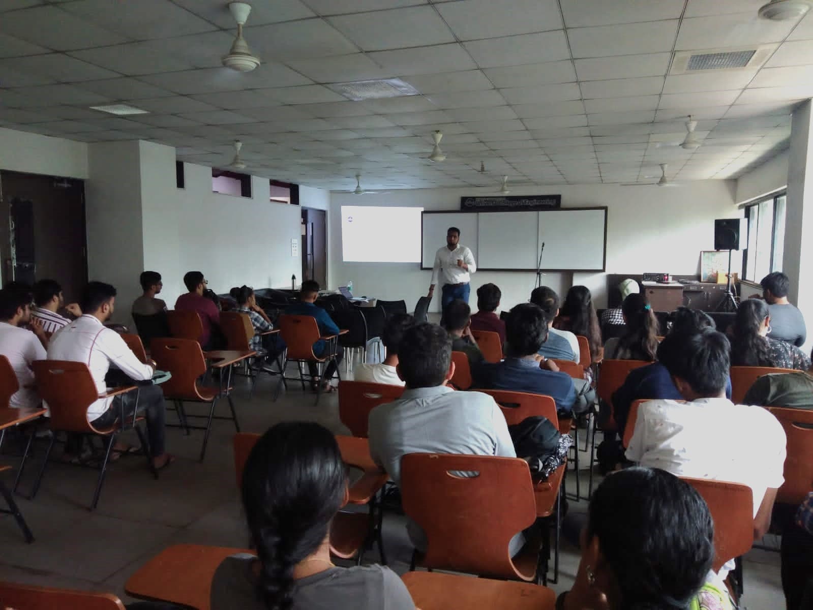 1-Day Program at Universal College of Engineering on IT Trends and Opportunities – Cinute Digital Pvt. Ltd